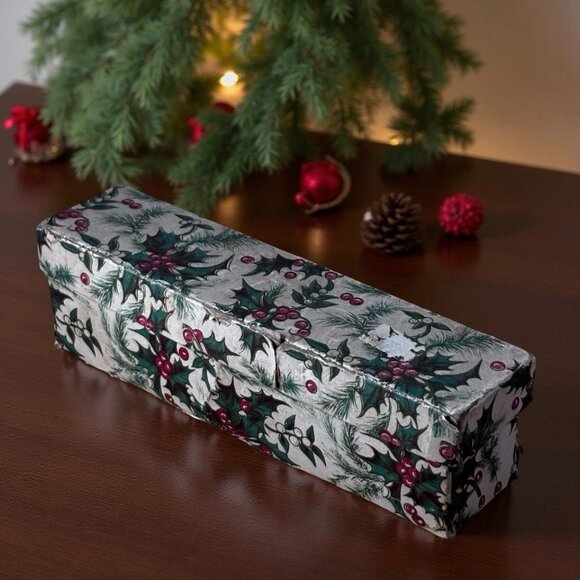 Vintage Black  28 Dominoes  With Embossed Lion Design & Festive Holly Berry Box - Picture 9 of 9